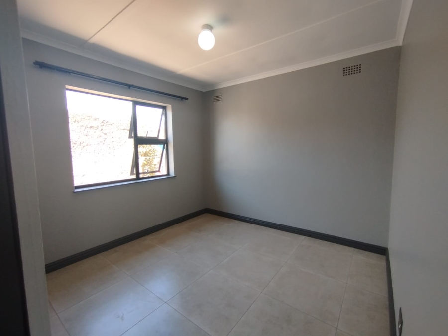 4 Bedroom Property for Sale in Louwville Western Cape